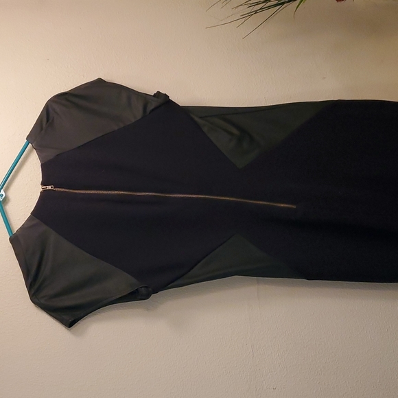 Black cap sleeve dress knee length - Picture 2 of 3